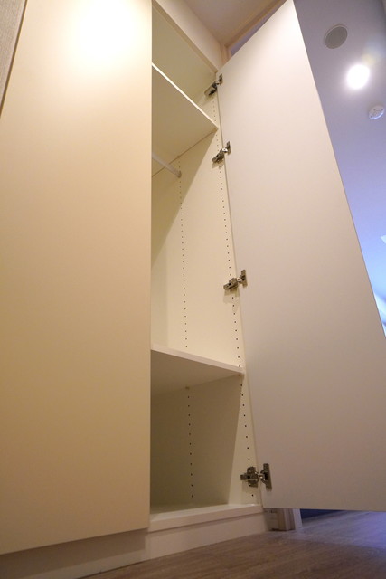 収納を開けた時の様子。※写真は同タイプ住戸です。