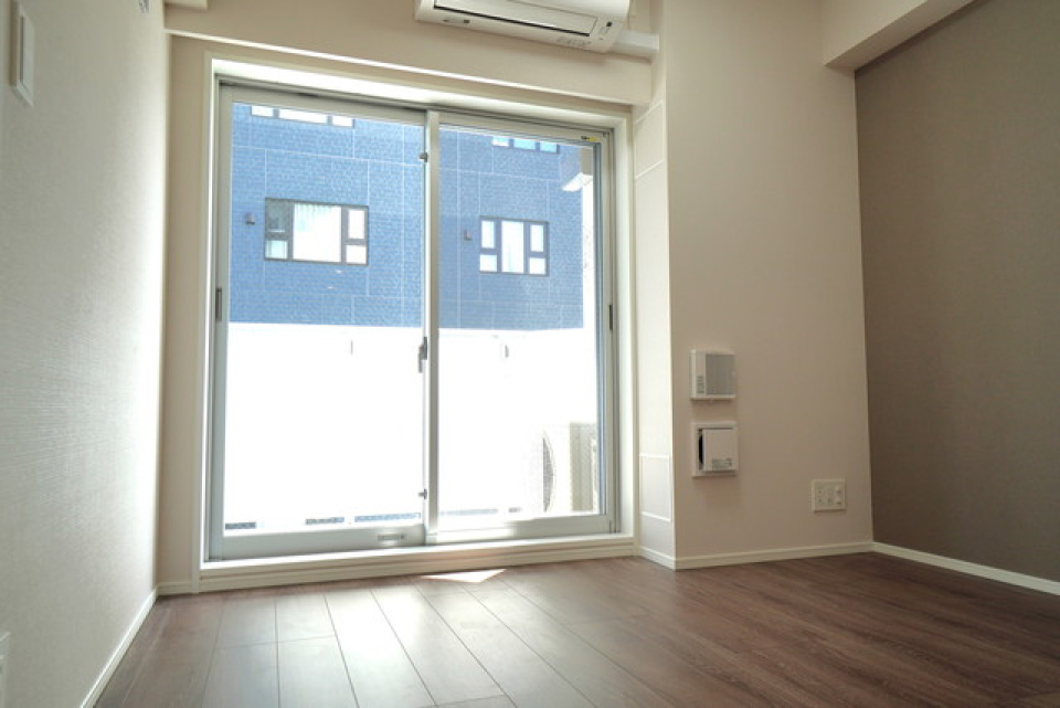 ３．５帖の洋室になっています。バルコニーへのアクセスが出来ます！※写真は同タイプ住戸です。