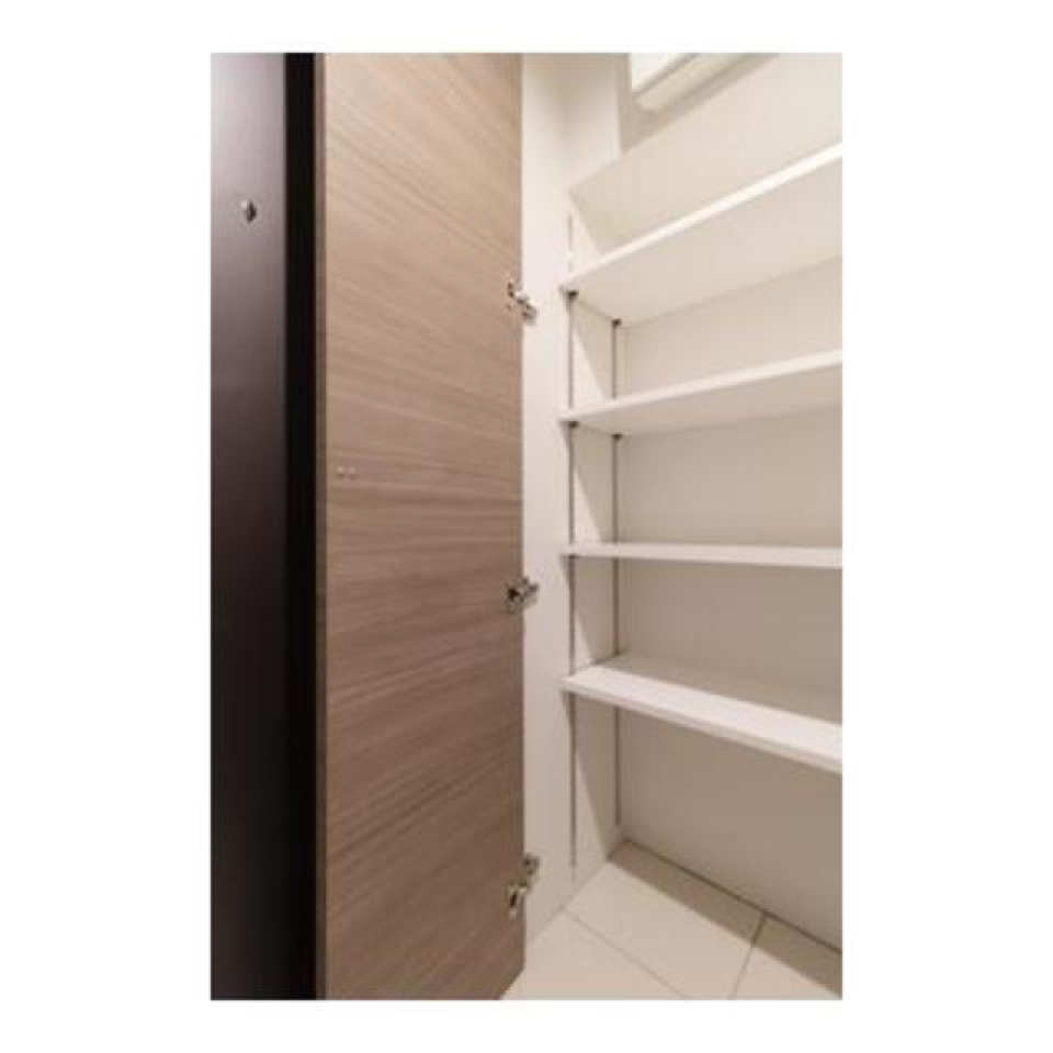 シューズボックスを開けた時の様子。※写真は同タイプ住戸です。