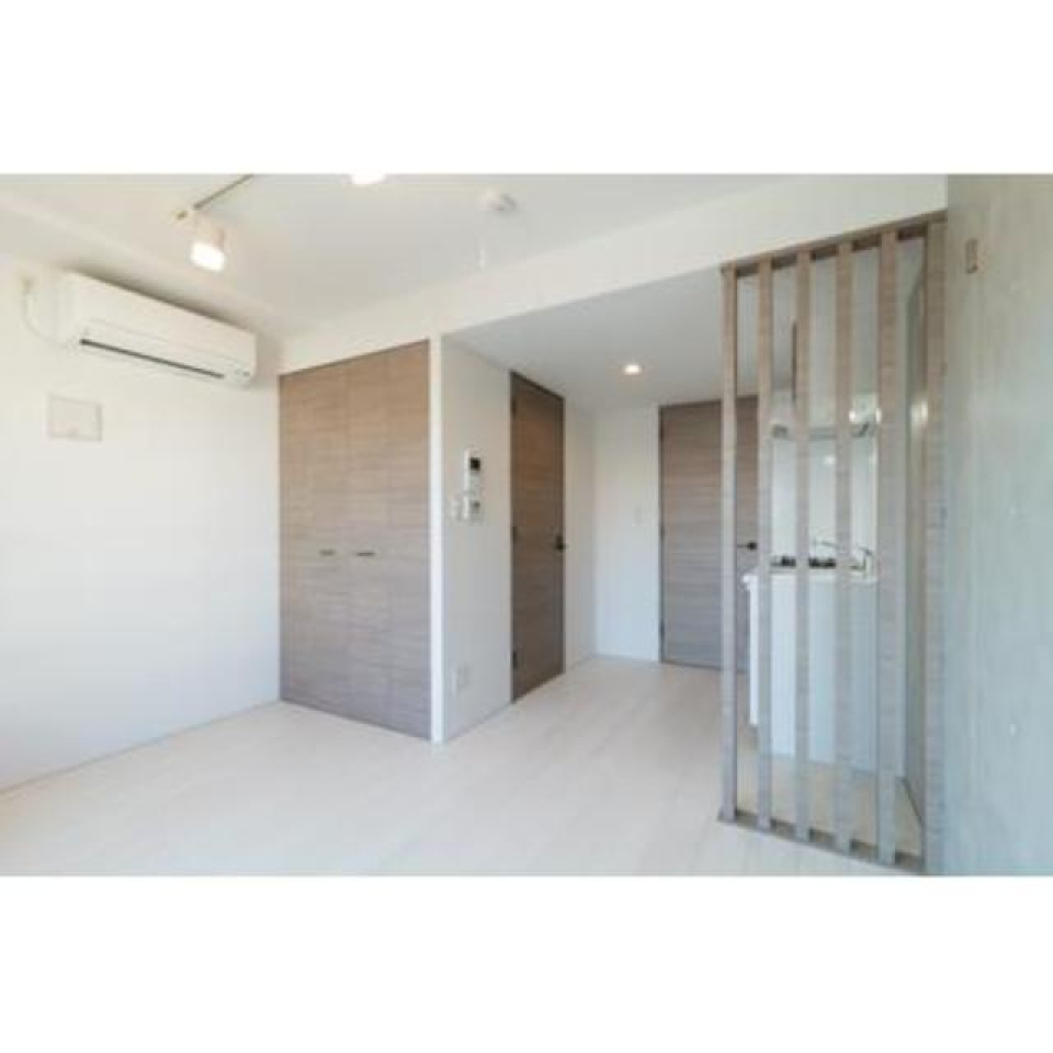 右側の格子状の裏に冷蔵庫が置ける設計ですね！※写真は同タイプ住戸です。