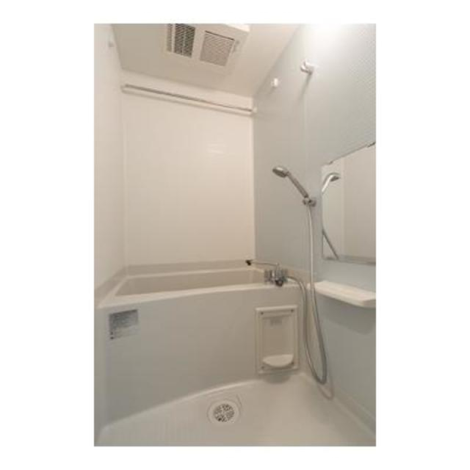 浴室はコンパクト