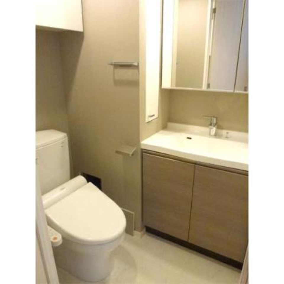 トイレと洗面台はお隣同士。※写真は同タイプ住戸です。