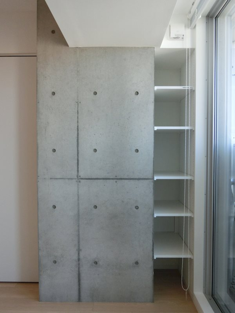 気分の上がるインテリア小物を配置したい可動棚