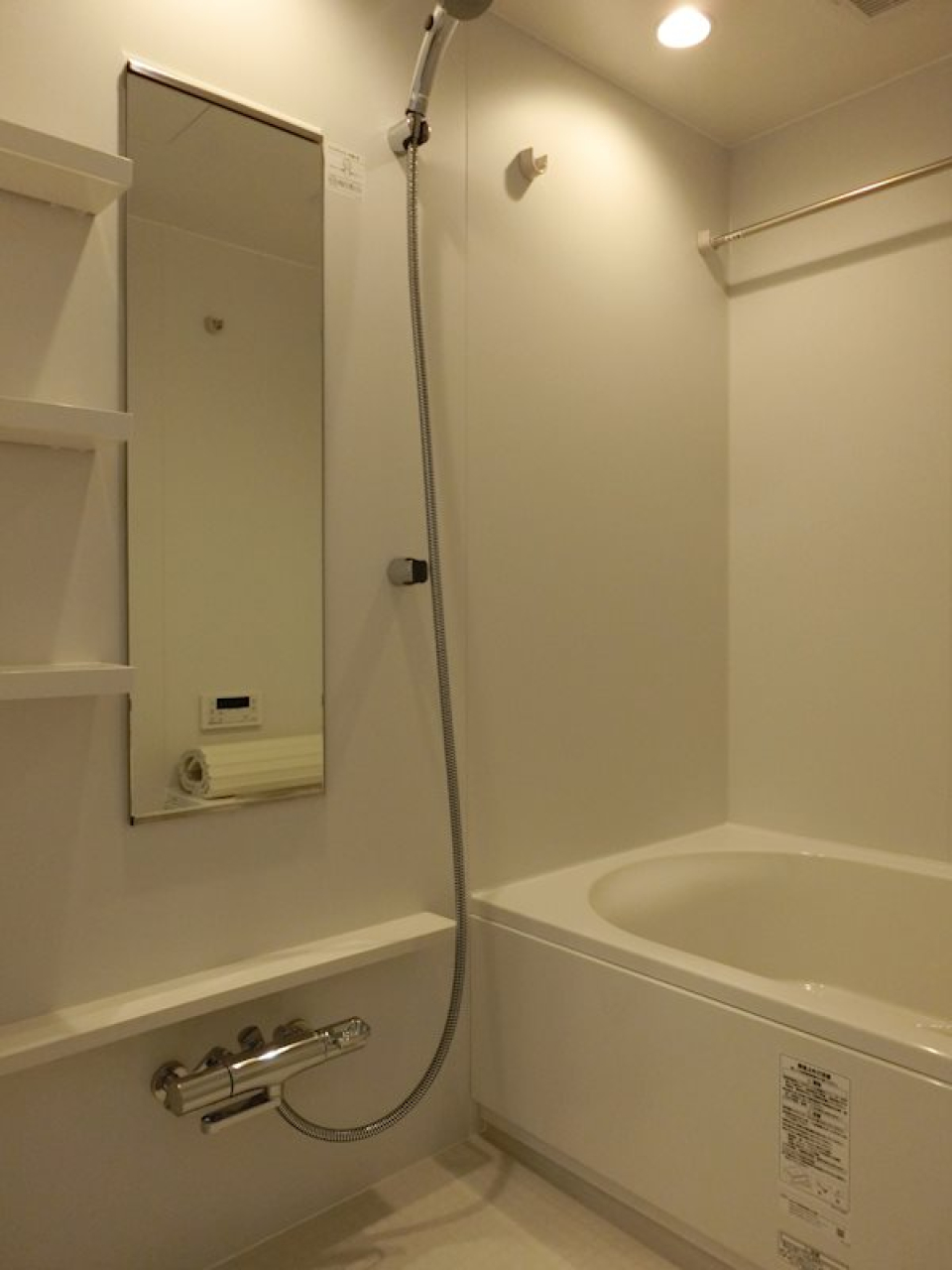 シンプルなバスルーム