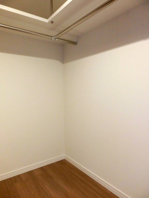 収納たっぷりウォークインクローゼット