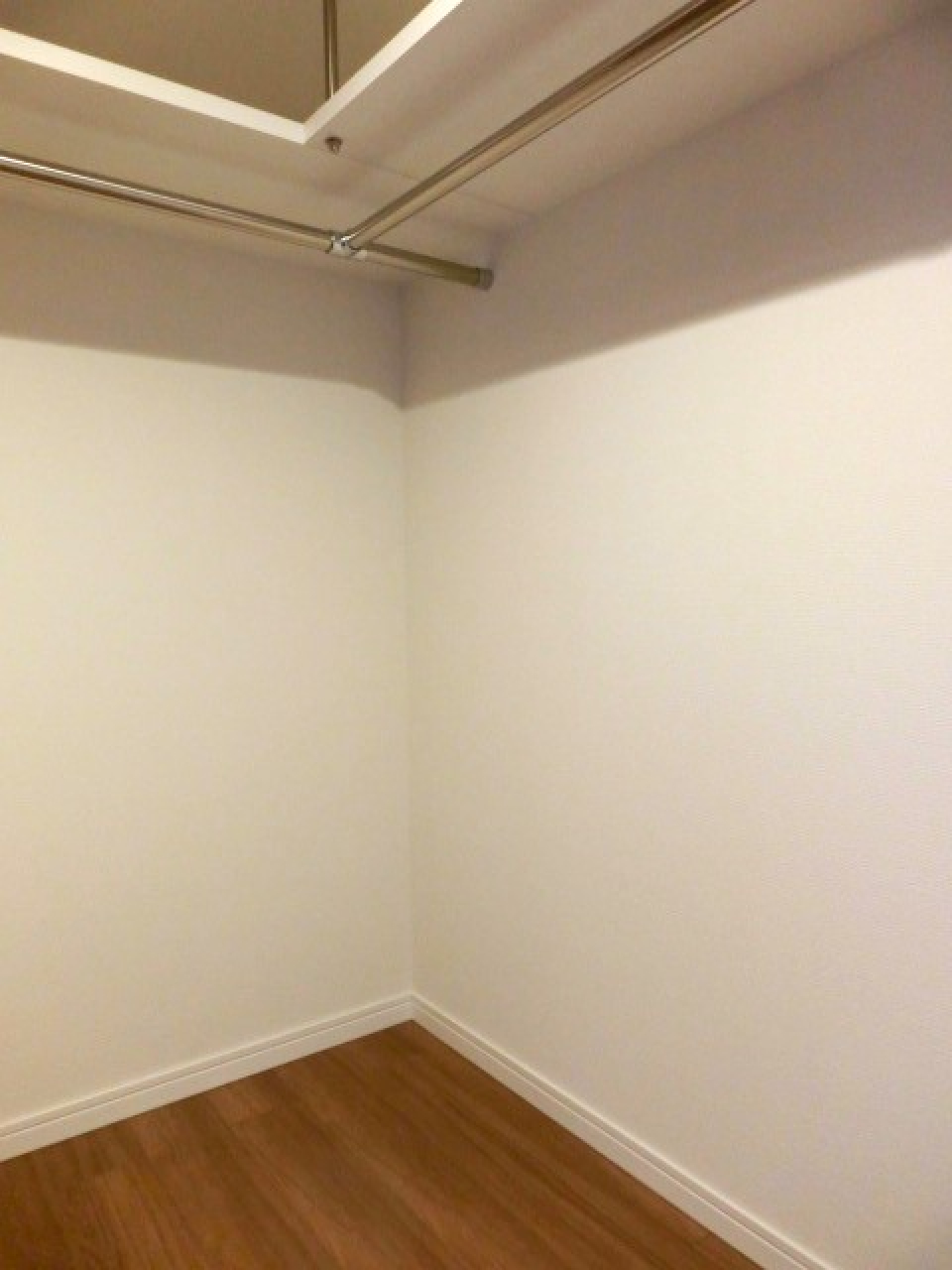 収納たっぷりウォークインクローゼット