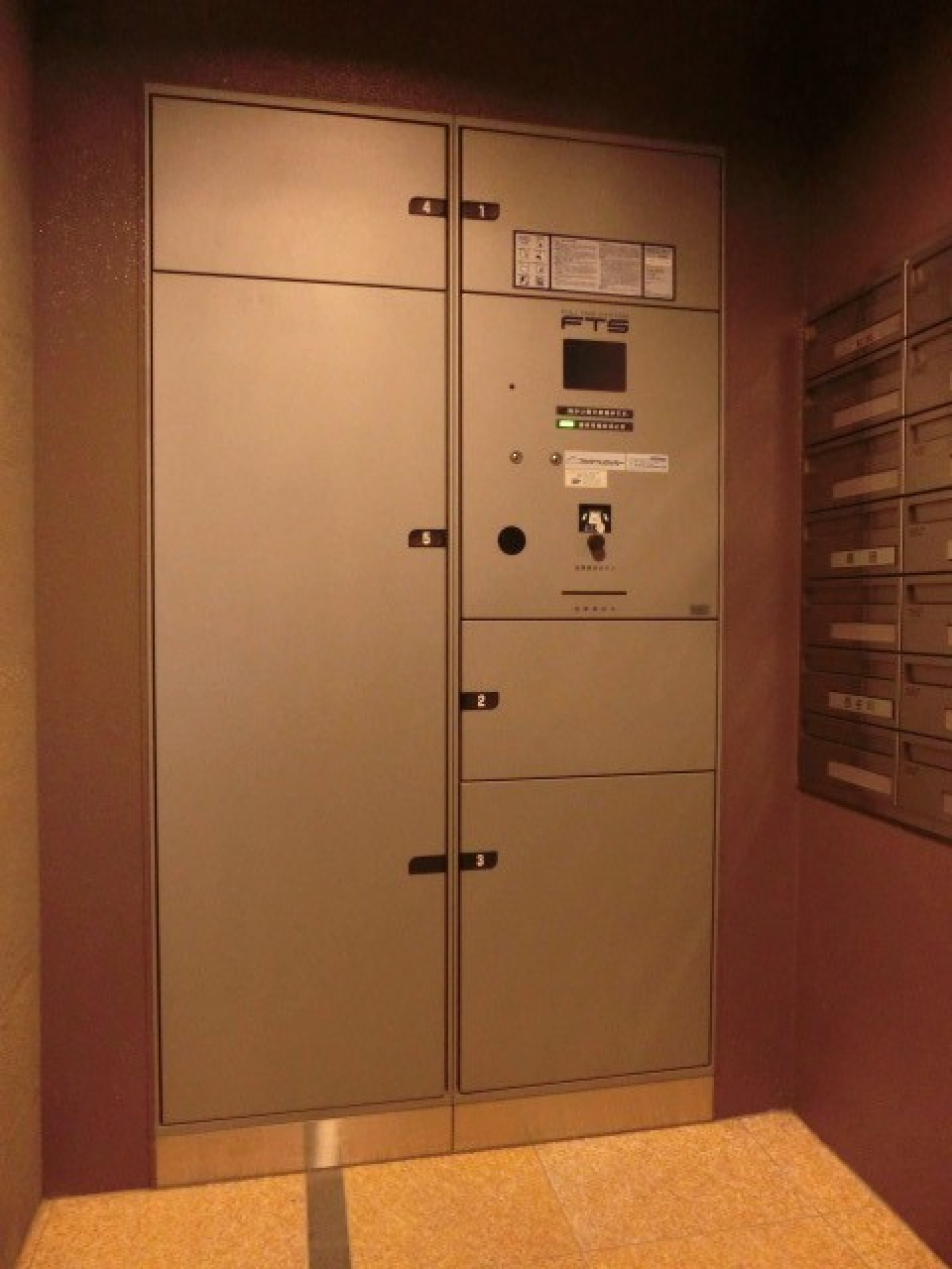 便利な宅配ボックス付きです！