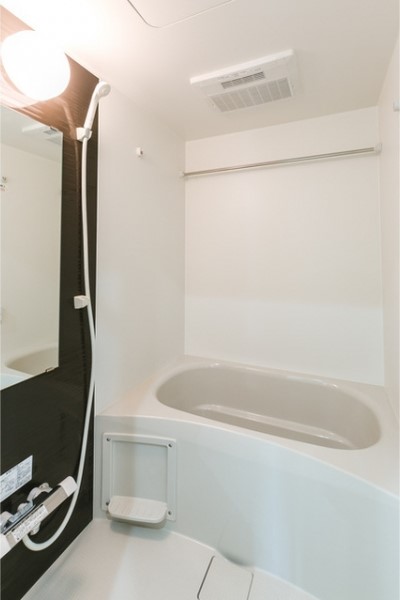 浴室乾燥機能付きのバスルーム