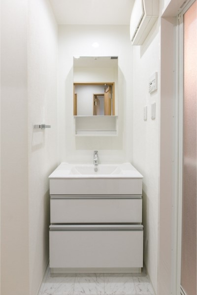 シンプルな洗面化粧台