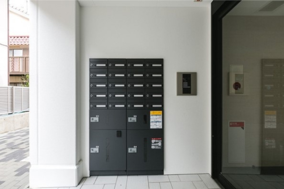 宅配ボックスで不在時にも荷物を受け取れます