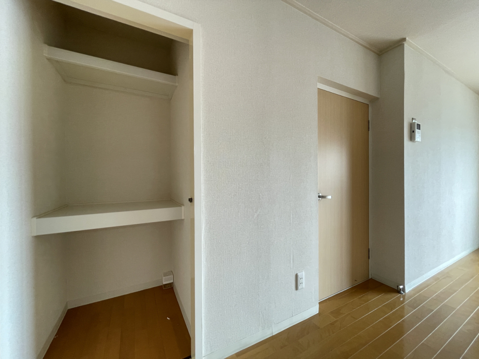 リビングにも収納あります