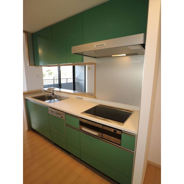 グリーンで統一されていてオシャレなキッチン