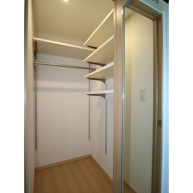 ウォークインクローゼット付きで収納力バッチリ