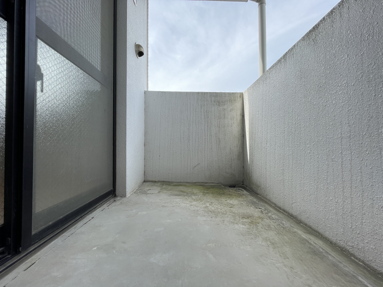 北側にも小さなベランダ付いてます