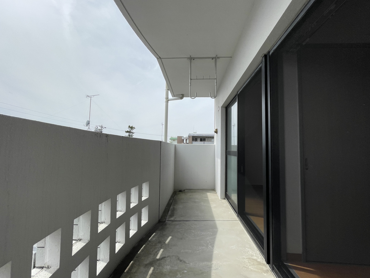 ベランダは陽当たり抜群