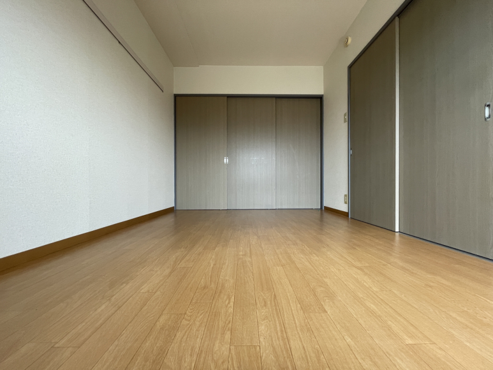 南側の洋室は、6.7帖