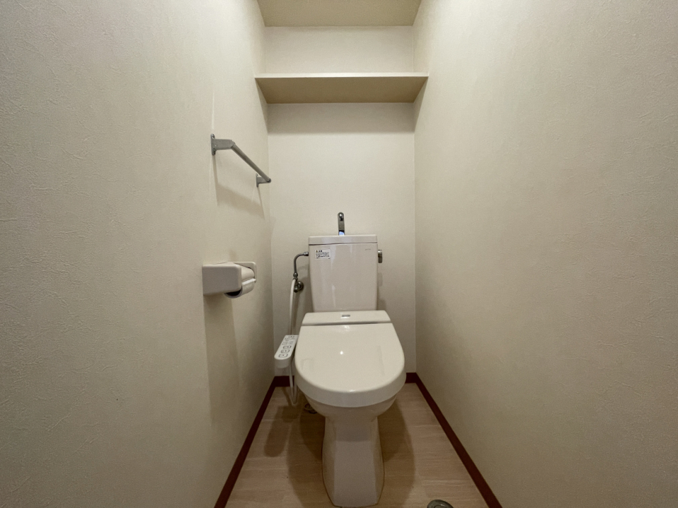 トイレは棚付き