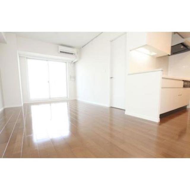 窓からの陽射しが気持ちいい。※写真は同タイプ住戸です。