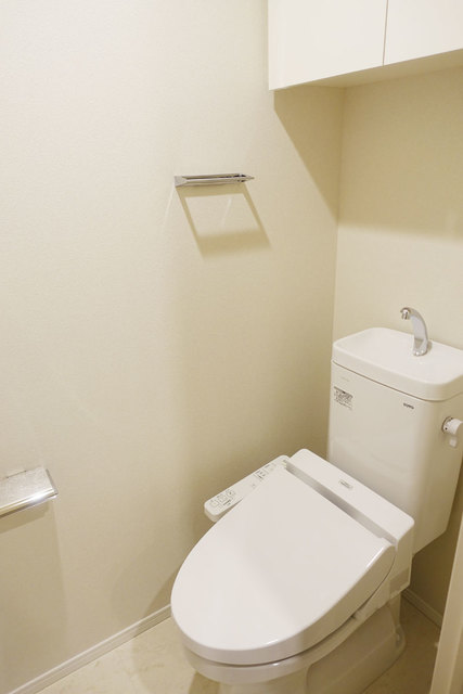 棚があるので掃除用具を整理整頓しやすそうですね。※写真は同タイプ住戸です。