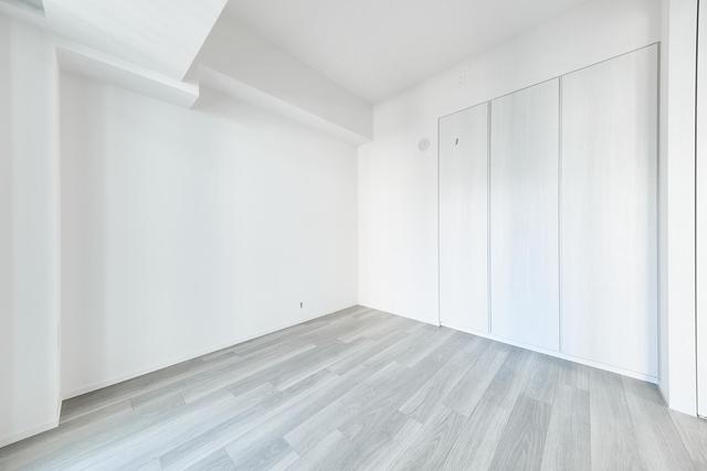 洋室には収納も完備されています。※写真は同タイプ住戸です。