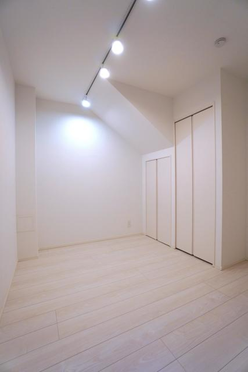 ベッドルームは５．０帖と４．０帖の２つあります。※写真は同タイプ住戸です。