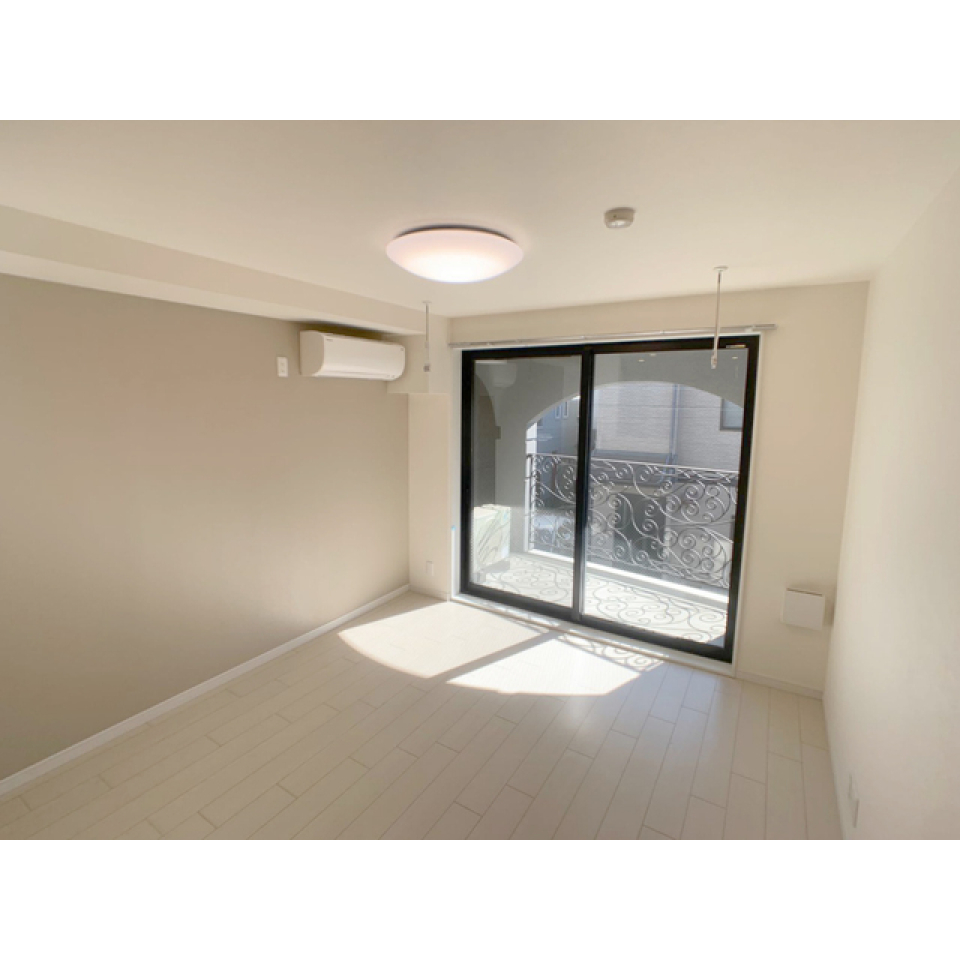 南からの光が入るバルコニーです。