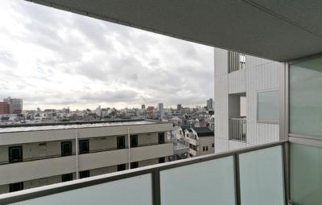 バルコニーの様子。※写真は同タイプ住戸です。