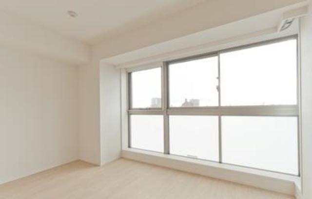 大きな窓があるので、光にも困らなさそうですね！※写真は同タイプ住戸です。