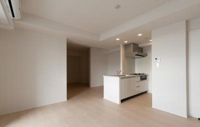 １４．４帖のLDKには対面式キッチンが導入されています。※写真は同タイプ住戸です。