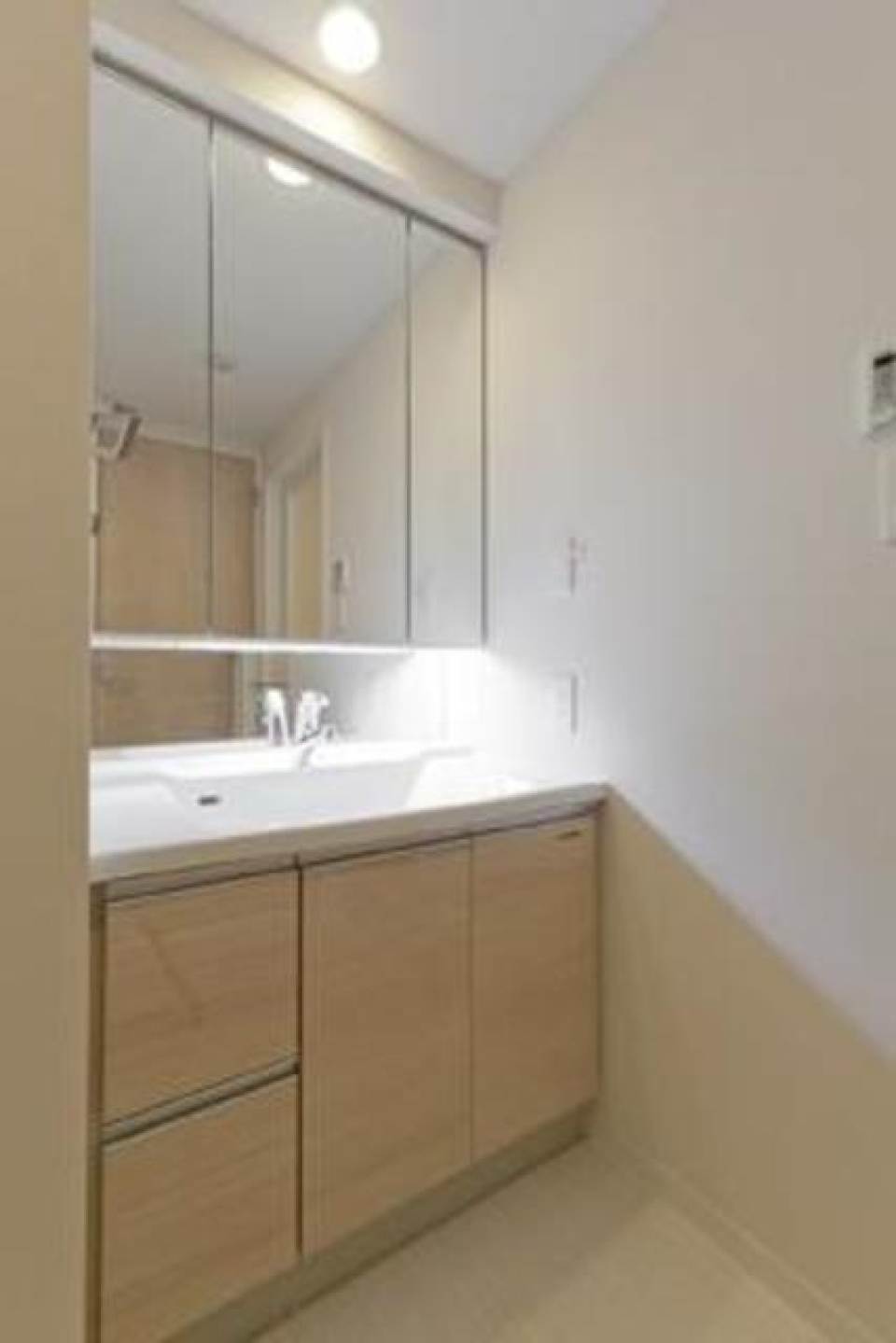 嬉しい独立洗面台。※写真は同タイプ住戸です。