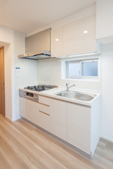 ３口のガスコンロが導入されたキッチンです。※写真は同タイプ住戸です。