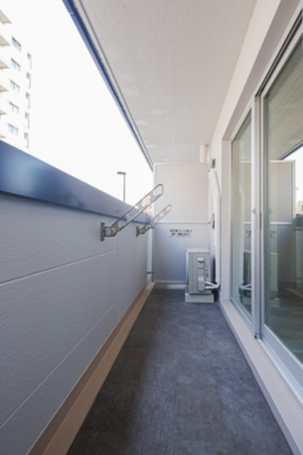バルコニーの様子。※写真は同タイプ住戸です。