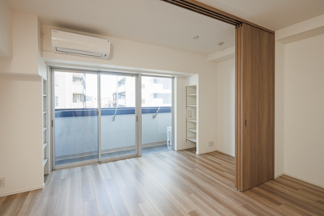 バルコニーへのアクセスが出できます。※写真は同タイプ住戸です。