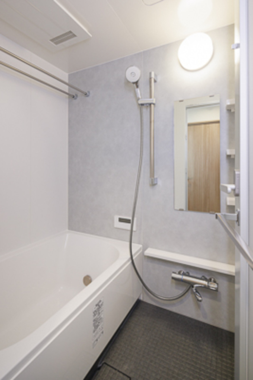 浴室の様子。※写真は同タイプ住戸です。
