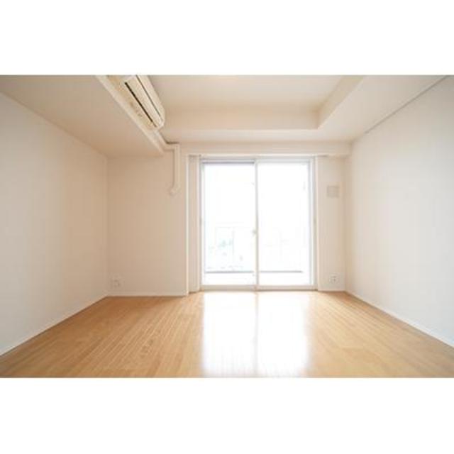 明るい日差しが入った時の様子。※写真は同タイプ住戸です。