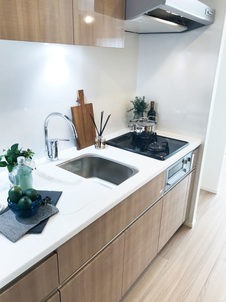 キッチンも清潔感溢れて、広々としています！
※写真は同タイプ住戸です。