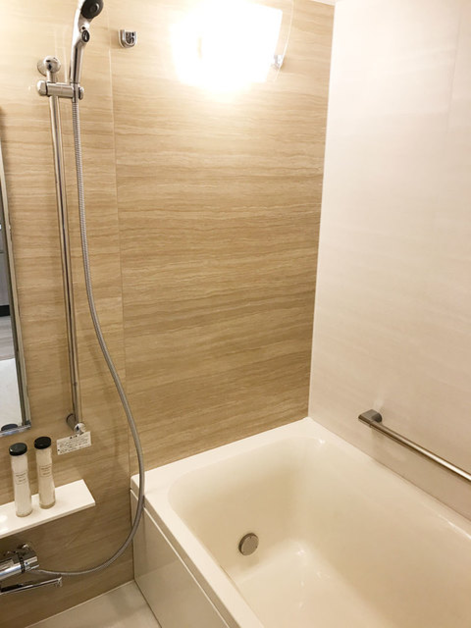 お風呂もデザイン性にあふれた、癒し空間になっています。そして、浴室乾燥機付きです！
※写真は同タイプ住戸です。