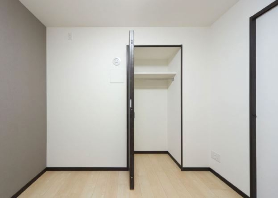 こちらは４．５帖の洋室の様子です。