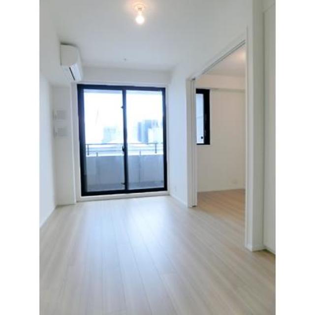 大きな窓で日光ものびのび取り入れる