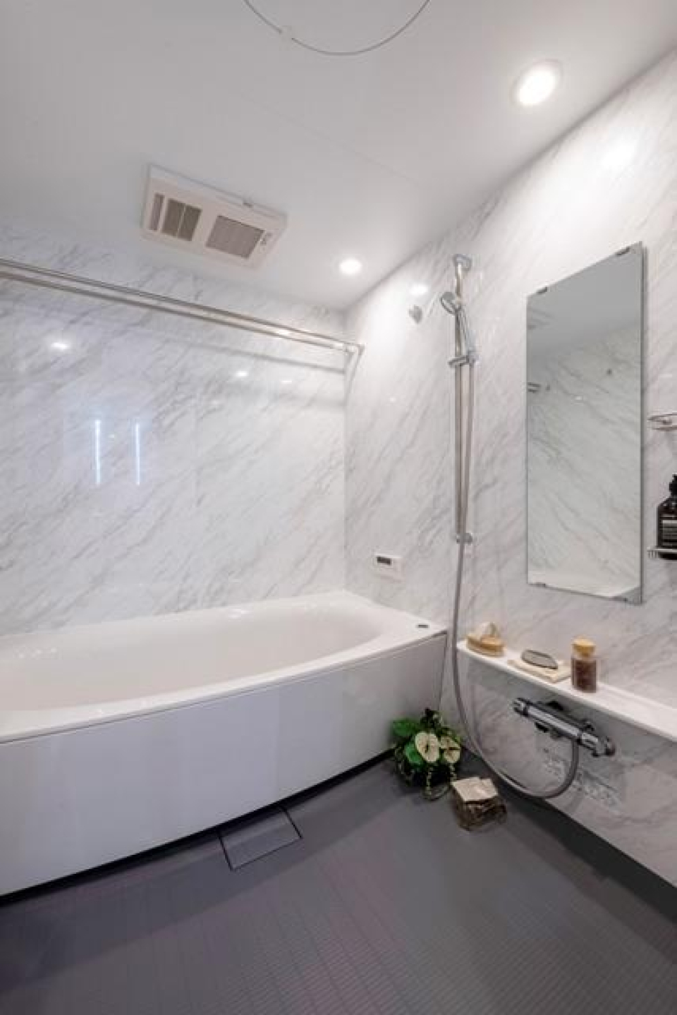 浴室の様子。※写真は同タイプ住戸です。