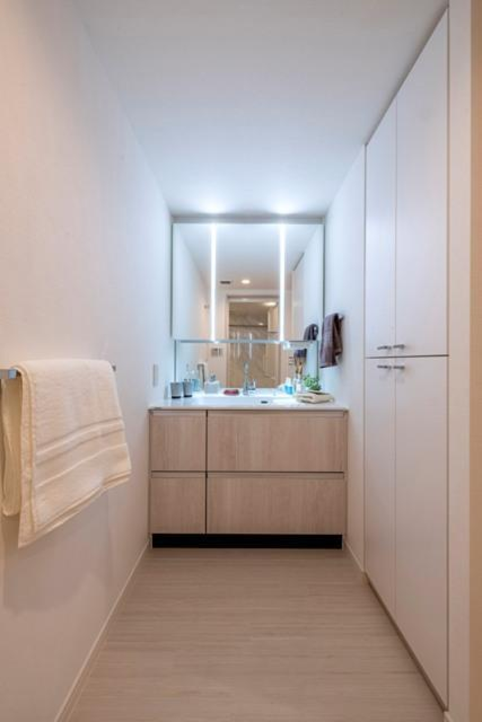 清潔感のある独立洗面台。※写真は同タイプ住戸です。