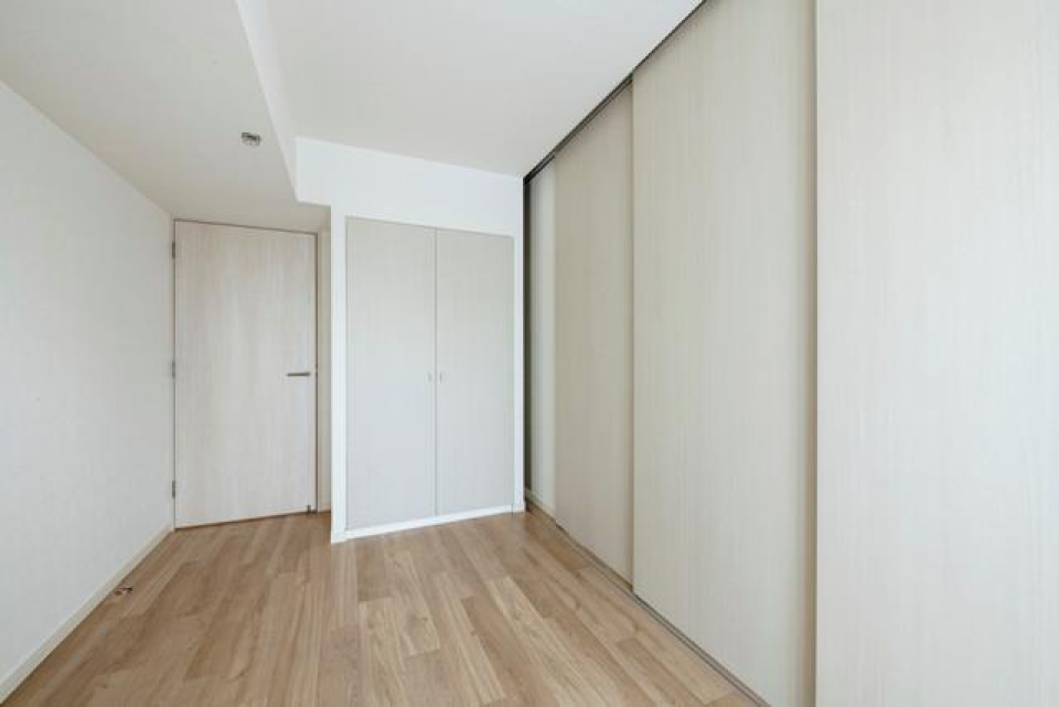 もう一つ6.4帖の洋室があります。※写真は同タイプ住戸です。