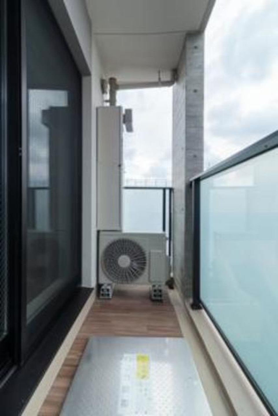 バルコニーの様子。※写真は同タイプ住戸です。