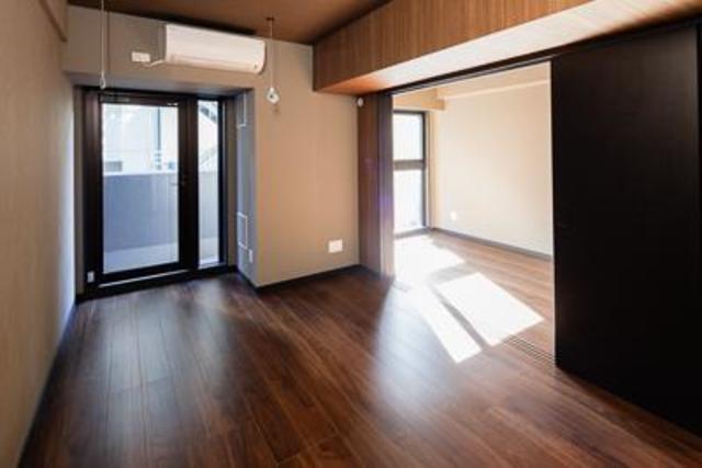 横引の扉で空間を仕切ることが出来ます。※写真は同タイプ住戸です。