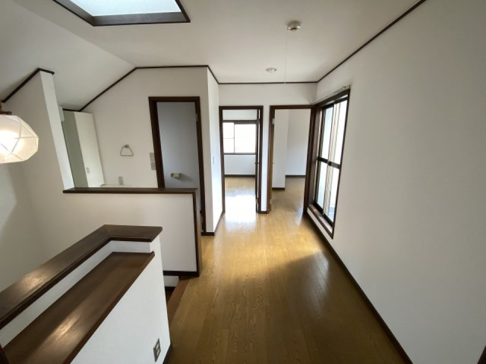 ２階の階段を上がったところの様子。