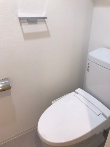 シンプルなトイレ。