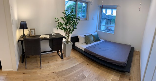 雰囲気がいいですね～。5.6帖の洋室。