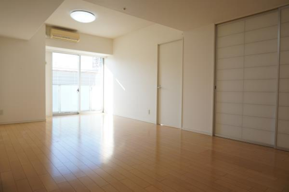 障子風のドアがお部屋のワンポイントになっています。