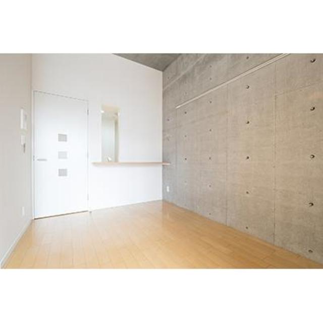 コンクリート打ちっぱなしなのがオシャレポイント。※写真は同タイプ住戸です。