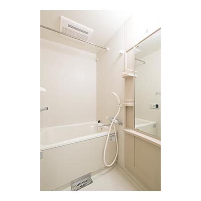 浴室も白で統一。※写真は同タイプ住戸です。